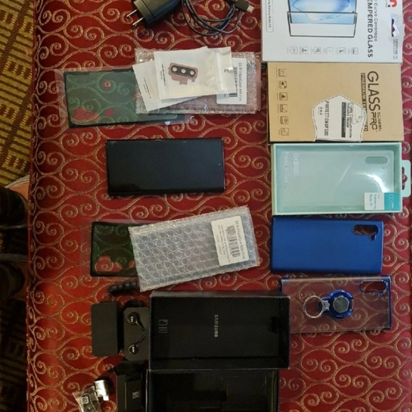 Note10 and accessories - Picture 2 of 7